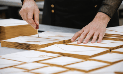 découvrez comment créer des enveloppes sur mesure pour personnaliser vos correspondances et donner une touche unique à vos envois. astuces, idées et conseils pratiques pour fabriquer des enveloppes adaptées à toutes vos occasions.