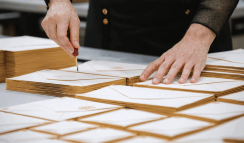 découvrez comment créer des enveloppes sur mesure pour personnaliser vos correspondances et donner une touche unique à vos envois. astuces, idées et conseils pratiques pour fabriquer des enveloppes adaptées à toutes vos occasions.