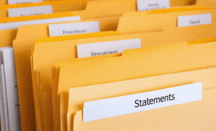 découvrez combien de temps vous devez conserver vos relevés bancaires, ainsi que les délais légaux et conseils pratiques pour bien gérer l’archivage de vos documents financiers.