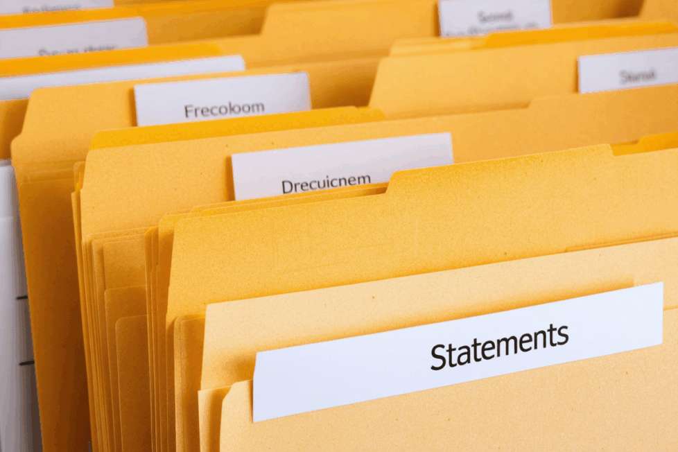 découvrez combien de temps vous devez conserver vos relevés bancaires, ainsi que les délais légaux et conseils pratiques pour bien gérer l’archivage de vos documents financiers.