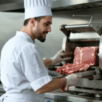 découvrez pourquoi la dénerveuse à viande est un outil incontournable pour les chefs et restaurateurs : gain de temps, qualité de découpe et optimisation du rendement en cuisine professionnelle.