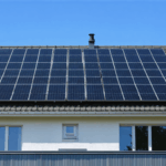 découvrez le rendement financier d'une installation solaire de 100 m² : investissement initial, économies réalisées, rentabilité sur la durée et conseils pour maximiser vos gains avec des panneaux photovoltaïques.