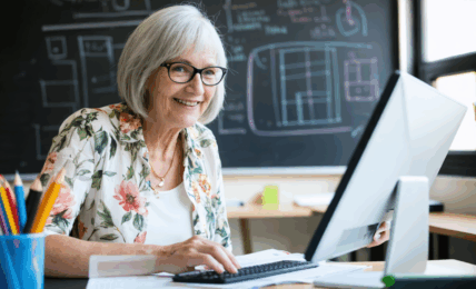découvrez s'il est possible et comment réussir une reconversion professionnelle pour devenir enseignant à 50 ans, les démarches à suivre, les avantages, ainsi que les défis à relever pour embrasser ce nouveau métier.