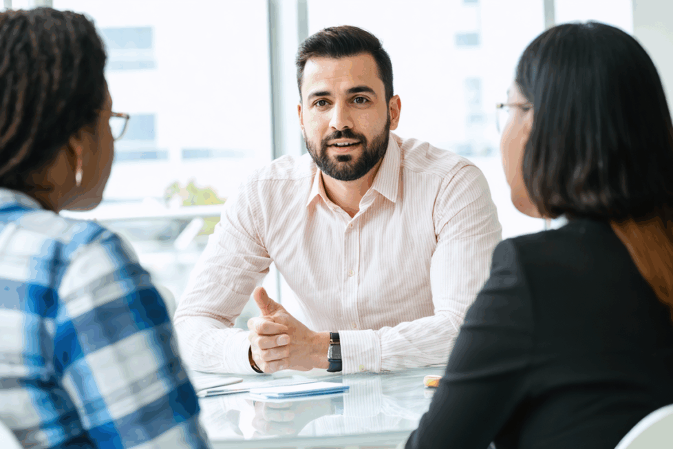 découvrez ce qu’est le quiet quitting dans le domaine du droit du travail, analysez ses enjeux juridiques et explorez des stratégies de prévention efficaces pour les employeurs et salariés.