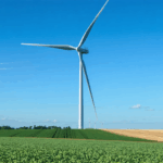 découvrez comment l'installation d'une éolienne représente un levier financier pour les agriculteurs, en générant des profits durables tout en contribuant à la transition énergétique.