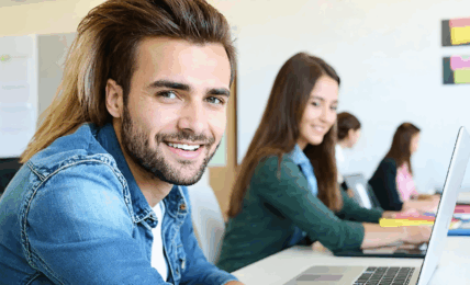 découvrez les éléments essentiels à prendre en compte pour fixer le tarif idéal d'une formation en ligne : valeur du contenu, concurrence, audience et stratégies de prix.