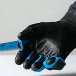 découvrez ce guide complet sur les gants anti-coupure et apprenez comment choisir les meilleurs modèles pour assurer une protection maximale dans l'industrie. conseils, normes et astuces pour travailler en toute sécurité.