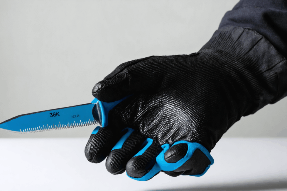 découvrez ce guide complet sur les gants anti-coupure et apprenez comment choisir les meilleurs modèles pour assurer une protection maximale dans l'industrie. conseils, normes et astuces pour travailler en toute sécurité.