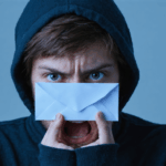 découvrez si le fait de laisser un message sans réponse signifie forcément du mépris ou s'il peut y avoir d'autres raisons derrière ce silence. analyse et conseils pour mieux comprendre ces situations en communication.