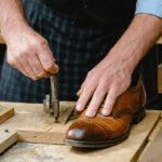 découvrez comment réussir votre reconversion professionnelle à 40 ans en devenant cordonnier, avec des conseils pratiques et des témoignages inspirants.