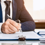 découvrez s'il est possible de se lancer dans une carrière d'avocat à 50 ans, les défis et opportunités pour réussir cette reconversion professionnelle.