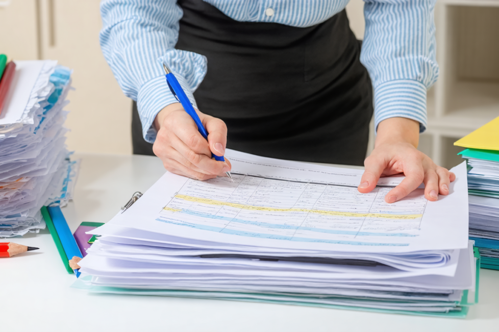 découvrez combien de temps il faut pour devenir assistant maternel, les étapes de formation et les exigences légales à connaître pour exercer ce métier.